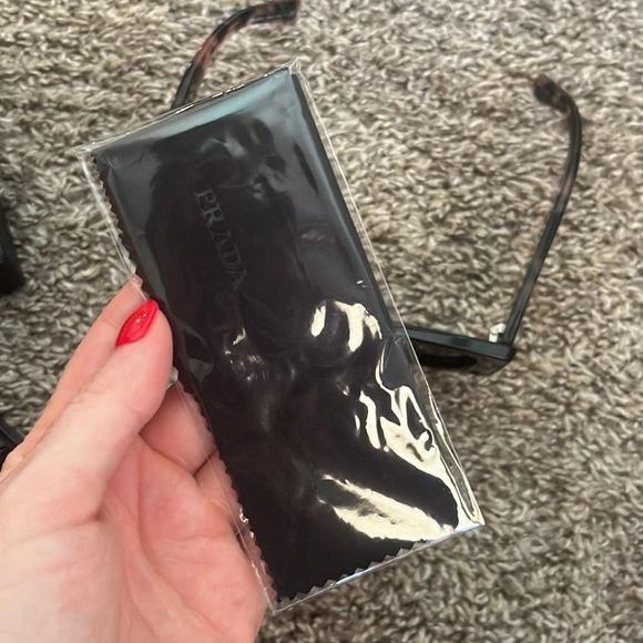 Prada Symbole sunglasses - Picture 7 of 7